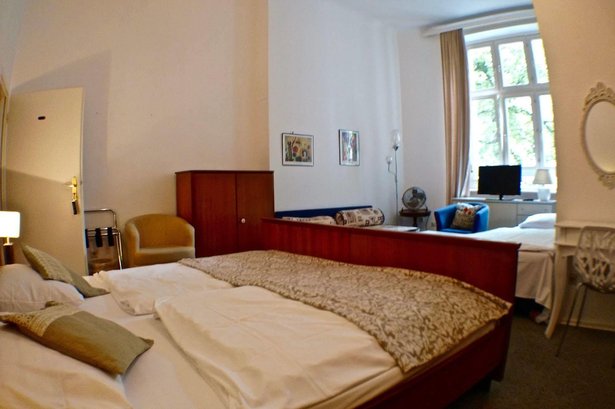 Midi Inn City West am Ku'damm Berlin Bagian luar foto