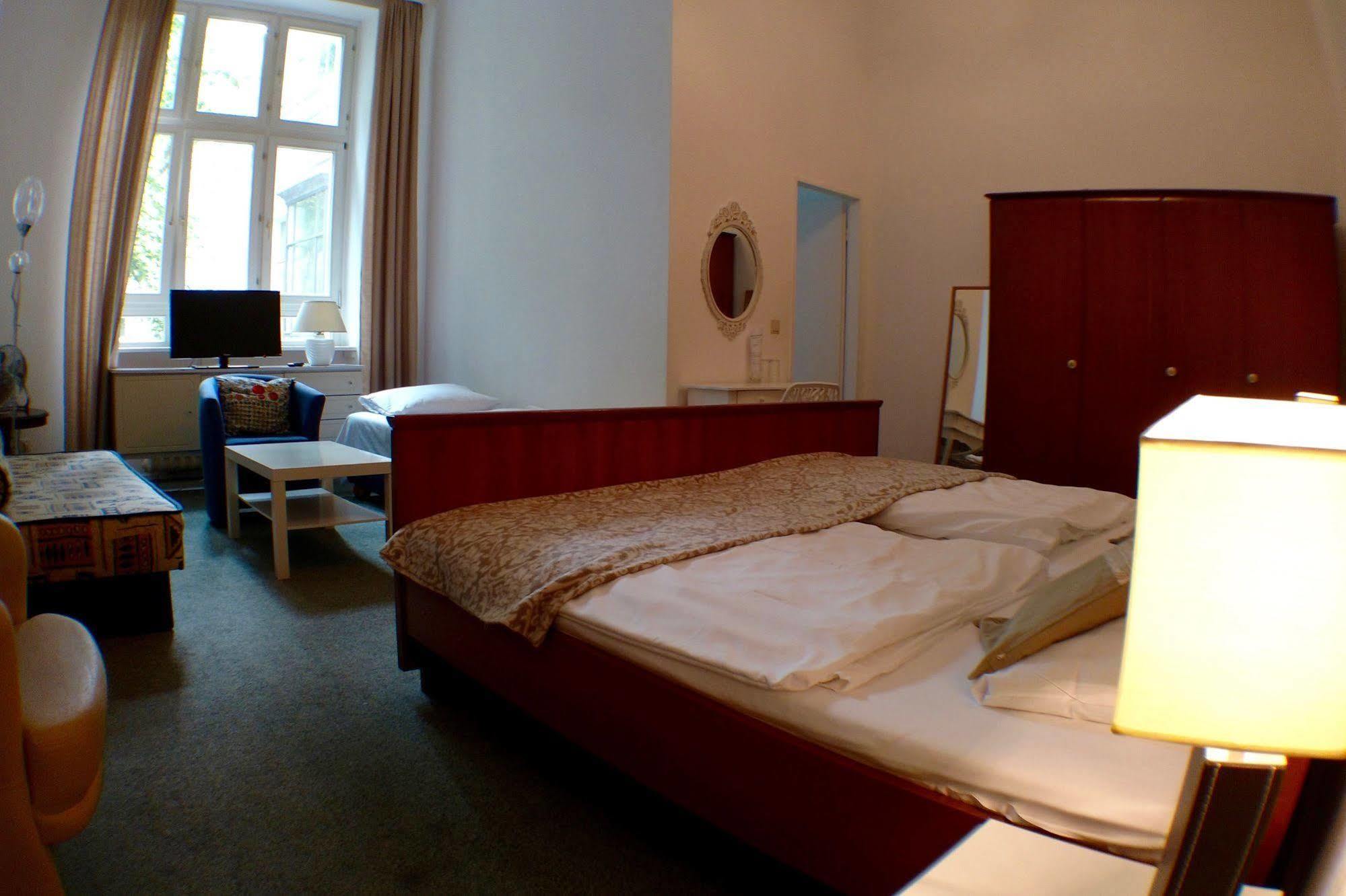 Midi Inn City West am Ku'damm Berlin Bagian luar foto